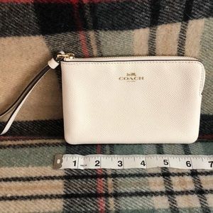 Zipper wristlet